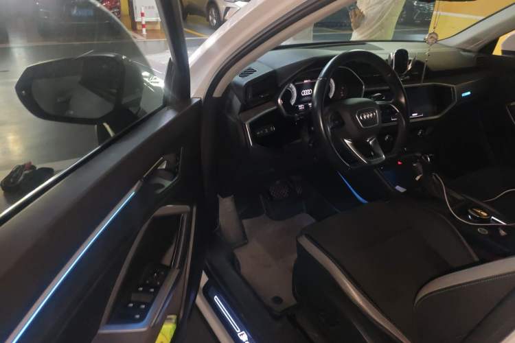 Used Audi Q3 2022 35 TFSI Fashion Dynamic Model Interior 3