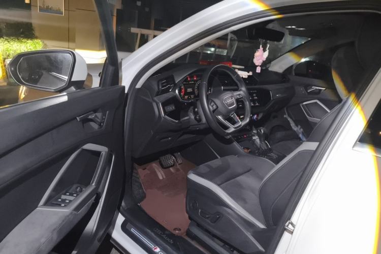 Used Audi Q3 2022 35 TFSI Fashion Dynamic Model Interior 3