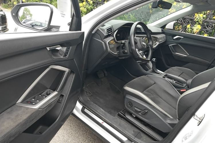 Used Audi Q3 2022 35 TFSI Fashion Dynamic Model Interior 3