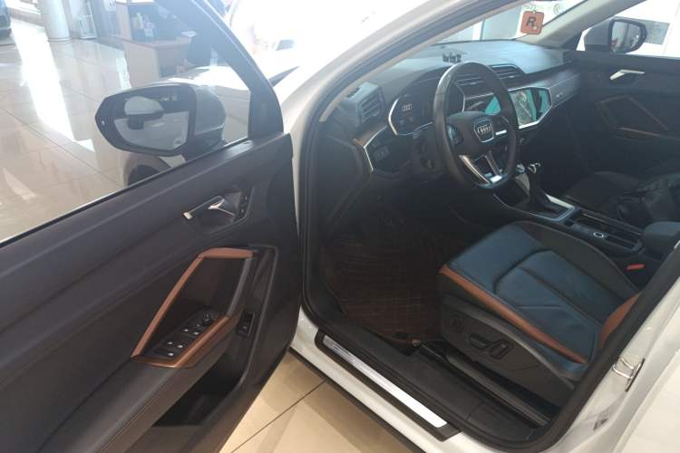 Used Audi Q3 2022 35 TFSI Fashionable and Elegant Model Interior 3