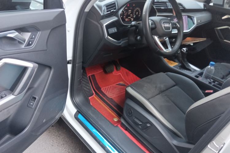 Used Audi Q3 2022 35 TFSI Progressive Dynamic Edition Interior 3