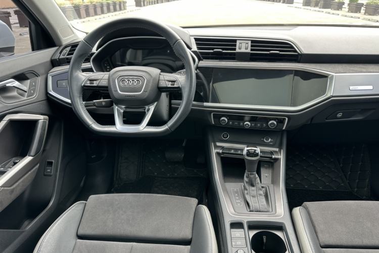 Used Audi Q3 2022 35 TFSI Fashion Dynamic Model Interior 3
