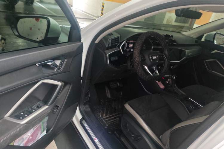 Used Audi Q3 2022 35 TFSI Fashion Dynamic Model Interior 3