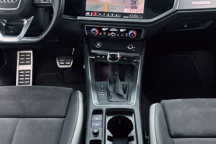 Used Audi Q3 2022 40 TFSI Fashion Dynamic Model Interior 4