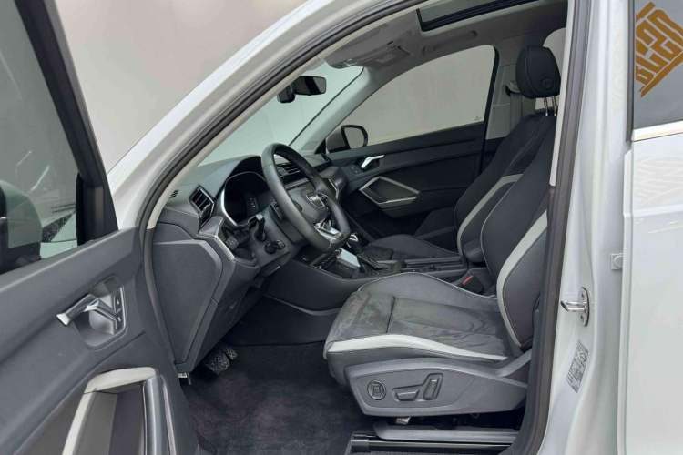Used Audi Q3 2022 35 TFSI Fashion Dynamic Model Interior 4
