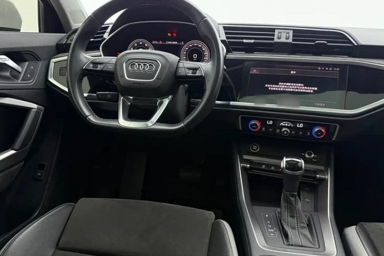 Used Audi Q3 2022 35 TFSI Fashion Dynamic Model Interior 4