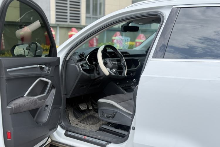Used Audi Q3 2022 40 TFSI Fashion Dynamic Model Interior 5