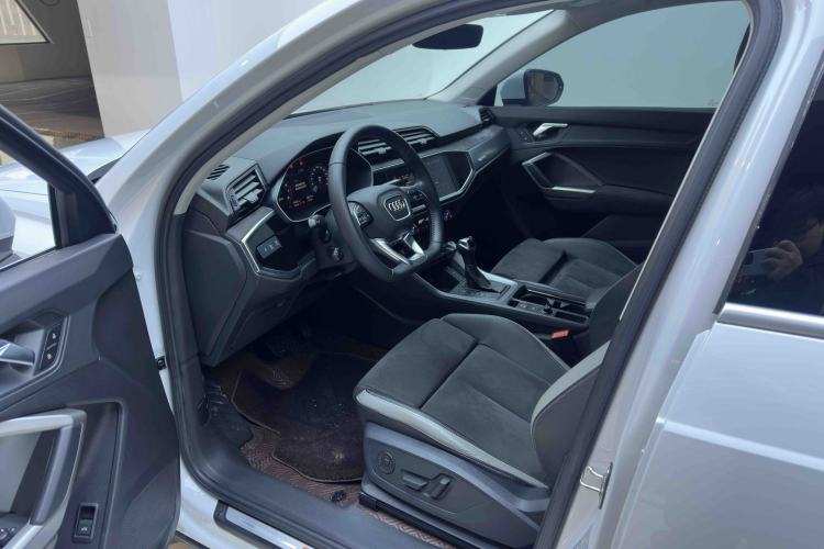 Used Audi Q3 2022 35 TFSI Fashion Dynamic Model Interior 6