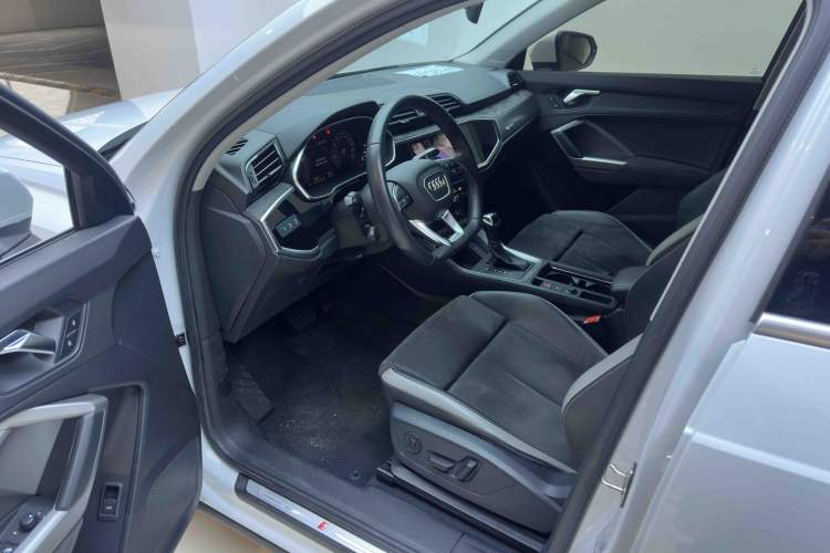 Used Audi Q3 2022 35 TFSI Fashion Dynamic Model Interior 6