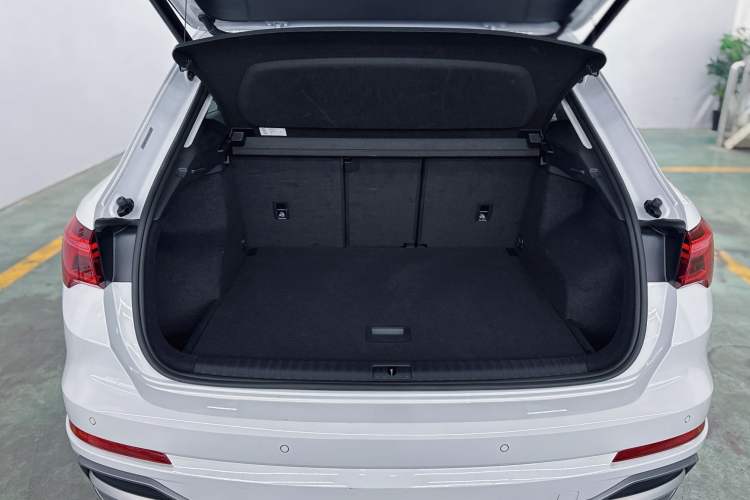 Used Audi Q3 2022 40 TFSI Fashion Dynamic Model Interior 7