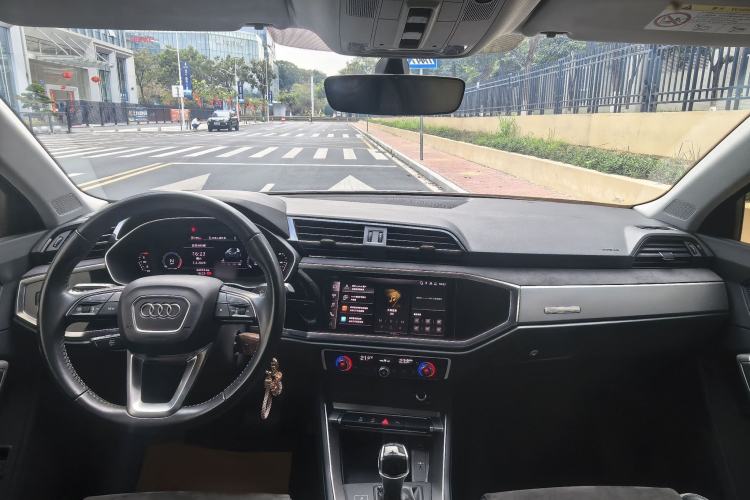 Used Audi Q3 2022 35 TFSI Progressive Dynamic Edition Interior 8