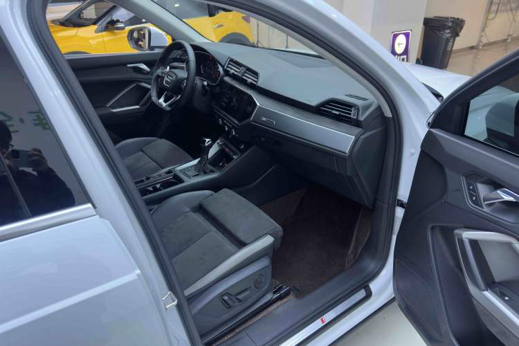 Used Audi Q3 2022 35 TFSI Fashion Dynamic Model Interior 9