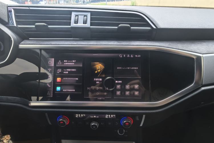 Used Audi Q3 2022 35 TFSI Progressive Dynamic Edition Interior 9