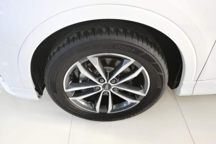 Used Audi Q3 2022 35 TFSI Progressive Dynamic Edition Left Front Wheel Hub