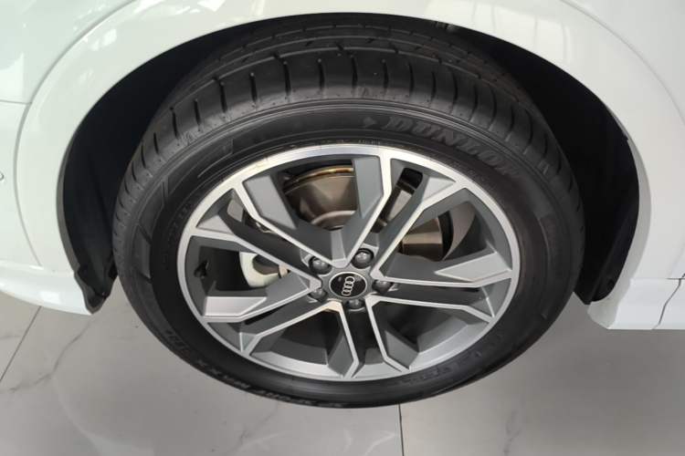 Used Audi Q3 2022 40 TFSI Fashion Dynamic Model Left Front Wheel Hub