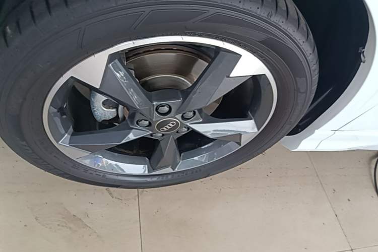 Used Audi Q3 2022 35 TFSI Fashion Dynamic Model Left Front Wheel Hub