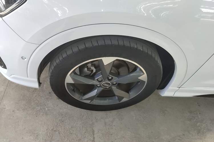 Used Audi Q3 2022 35 TFSI Fashion Dynamic Model Left Front Wheel Hub