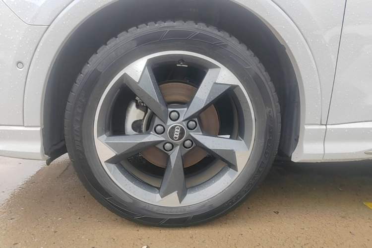 Used Audi Q3 2022 35 TFSI Fashion Dynamic Model Left Front Wheel Hub