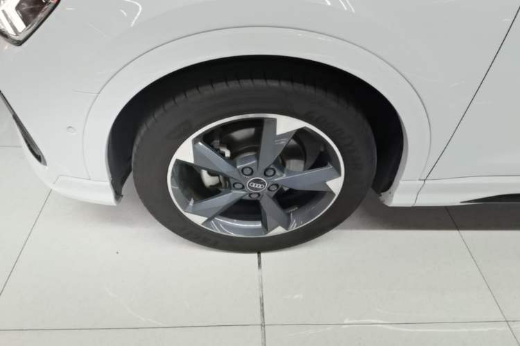 Used Audi Q3 2022 35 TFSI Fashion Dynamic Model Left Front Wheel Hub