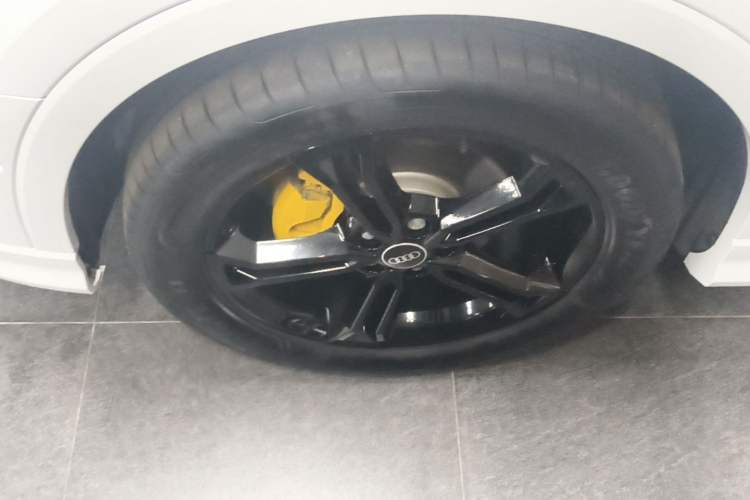 Used Audi Q3 2022 45 TFSI quattro Fashion Dynamic Model Left Front Wheel Hub