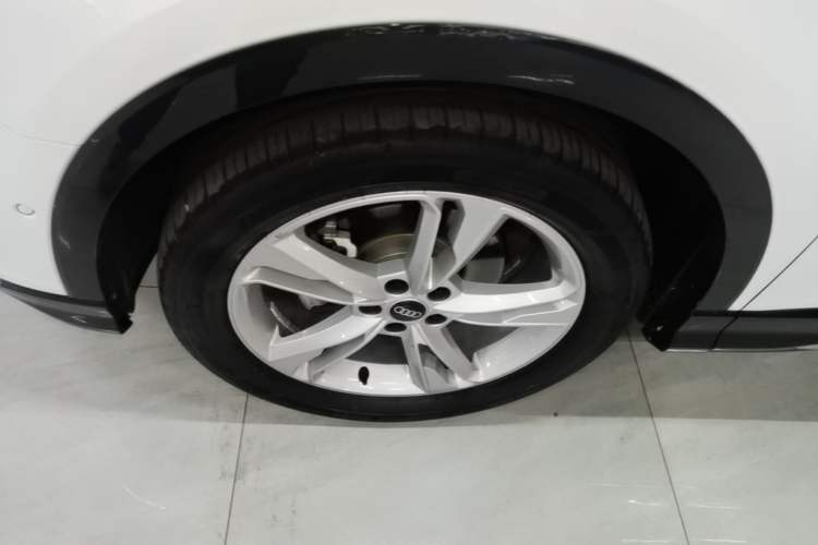 Used Audi Q3 2022 35 TFSI Fashionable and Elegant Model Left Front Wheel Hub