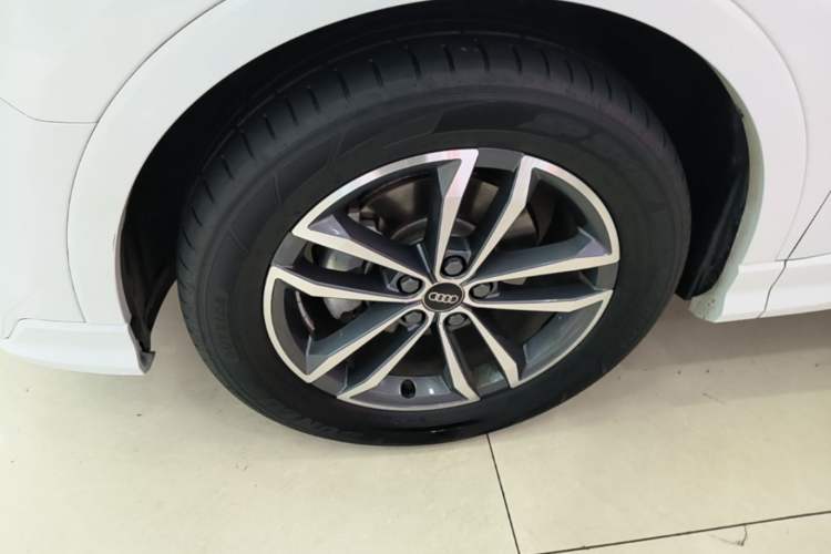 Used Audi Q3 2022 35 TFSI Progressive Dynamic Edition Left Front Wheel Hub