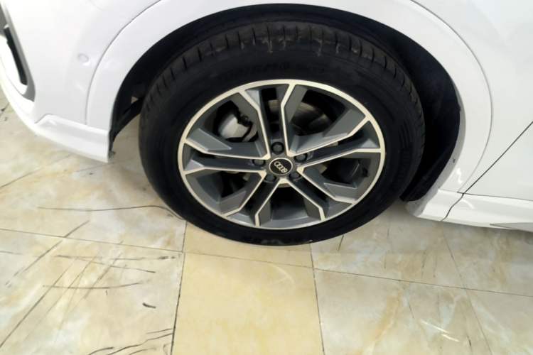 Used Audi Q3 2022 40 TFSI Fashion Dynamic Model Left Front Wheel Hub