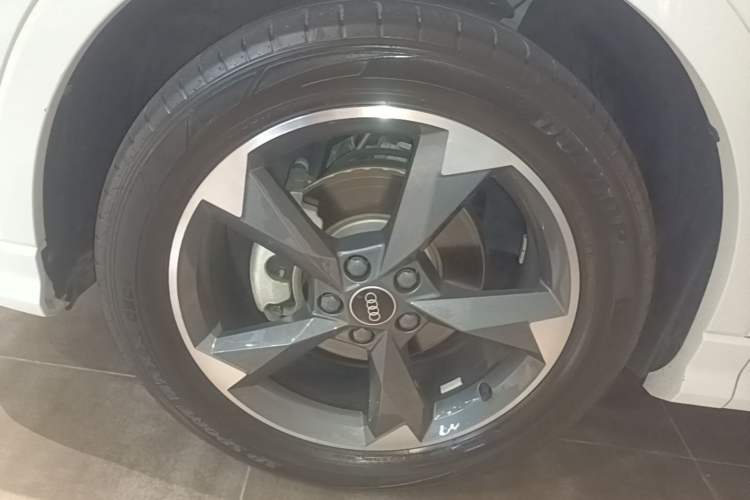 Used Audi Q3 2022 35 TFSI Fashion Dynamic Model Left Front Wheel Hub