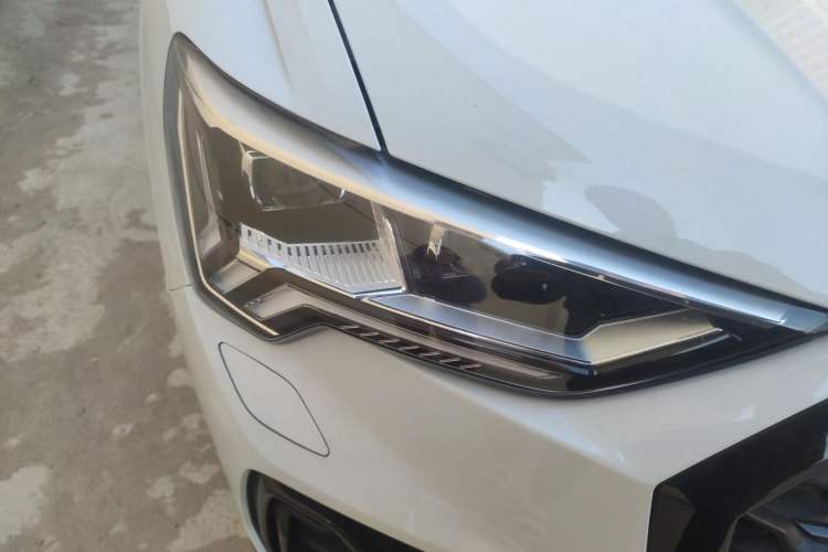 Used Audi Q3 2022 45 TFSI quattro Fashion Dynamic Model Right Front Headlight
