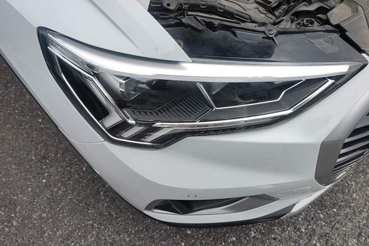 Used Audi Q3 2022 35 TFSI Fashionable and Elegant Model Right Front Headlight