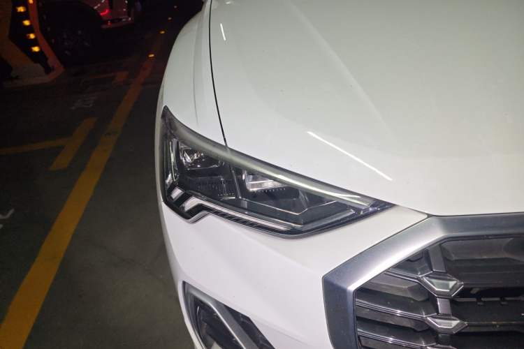 Used Audi Q3 2022 35 TFSI Fashion Dynamic Model Right Front Headlight