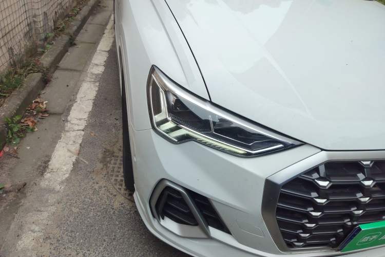 Used Audi Q3 2022 40 TFSI Fashion Dynamic Model Right Front Headlight