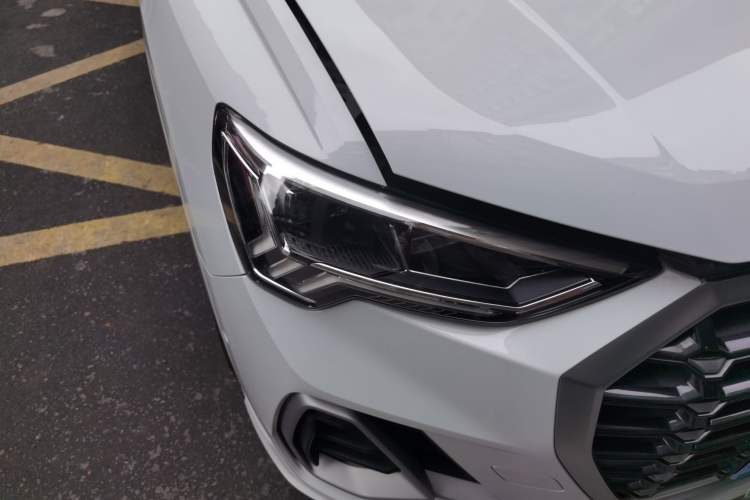 Used Audi Q3 2022 35 TFSI Fashion Dynamic Model Right Front Headlight