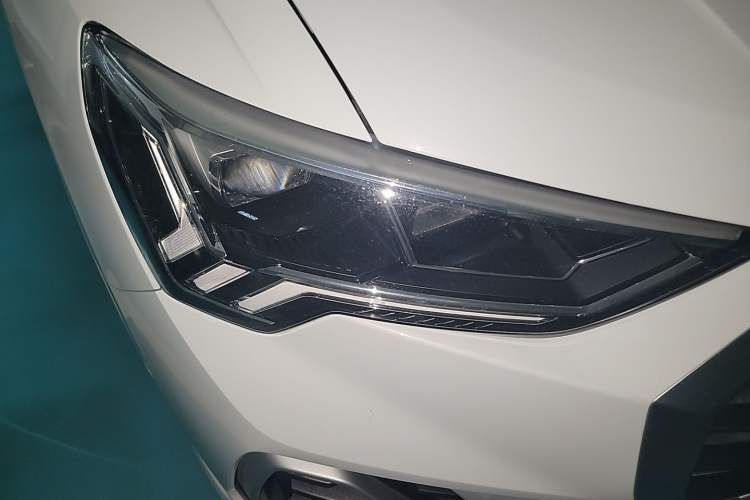 Used Audi Q3 2022 40 TFSI Fashion Dynamic Model Right Front Headlight