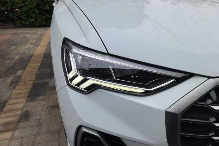 Used Audi Q3 2022 35 TFSI Fashion Dynamic Model Right Front Headlight