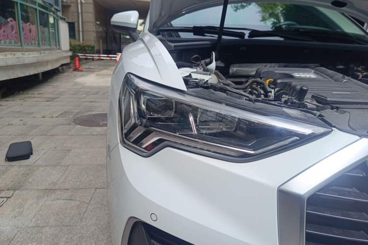 Used Audi Q3 2022 35 TFSI Fashionable and Elegant Model Right Front Headlight