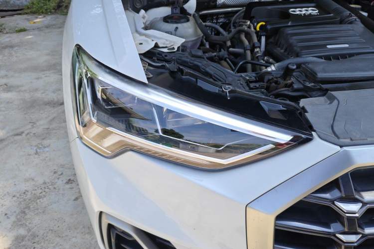 Used Audi Q3 2022 35 TFSI Fashion Dynamic Model Right Front Headlight