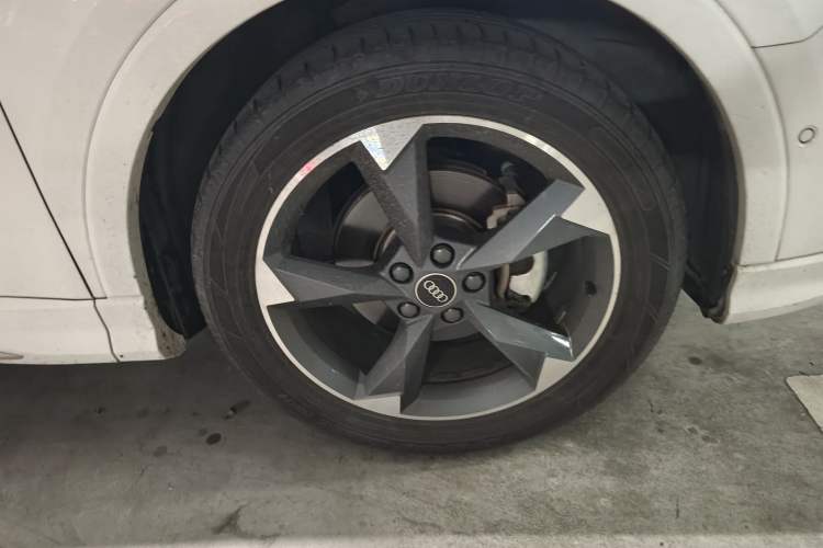 Used Audi Q3 2022 35 TFSI Fashion Dynamic Model Right Front Wheel Hub