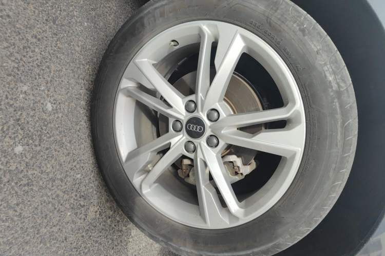 Used Audi Q3 2022 35 TFSI Fashionable and Elegant Model Right Front Wheel Hub