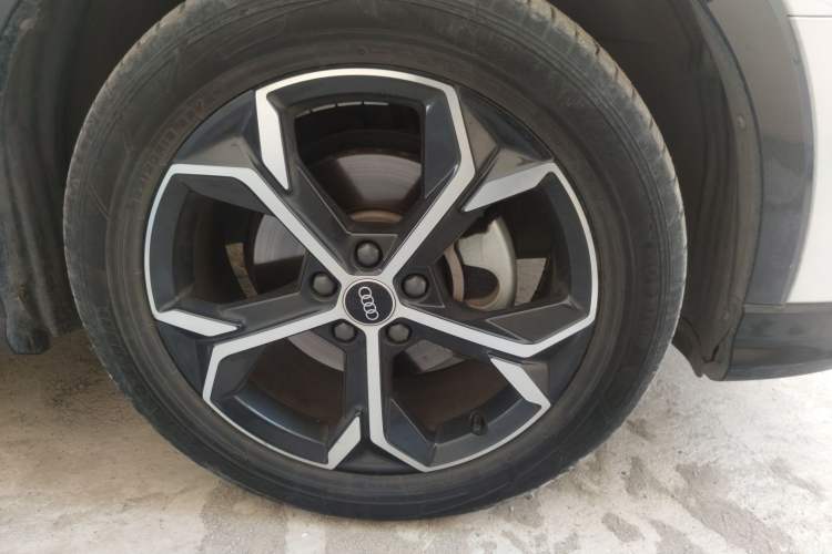 Used Audi Q3 2022 45 TFSI quattro Fashion Dynamic Model Right Front Wheel Hub