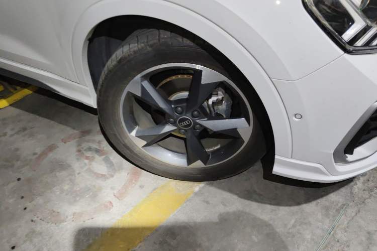 Used Audi Q3 2022 35 TFSI Fashion Dynamic Model Right Front Wheel Hub