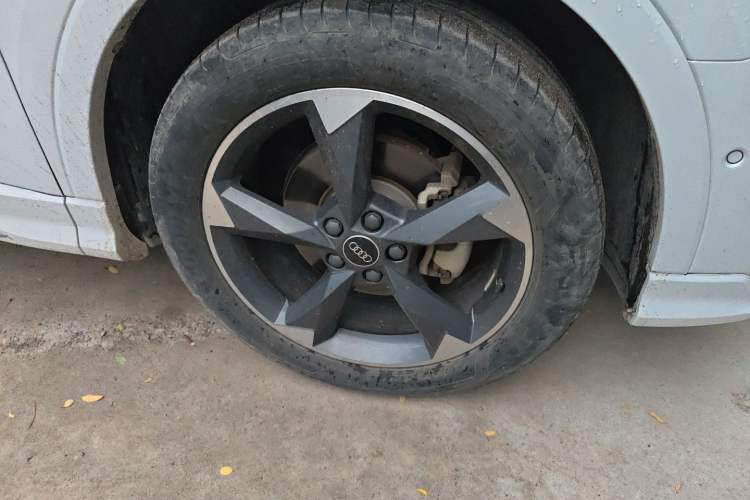 Used Audi Q3 2022 35 TFSI Fashion Dynamic Model Right Front Wheel Hub