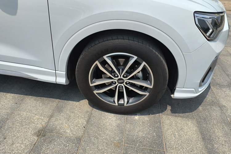 Used Audi Q3 2022 35 TFSI Progressive Dynamic Edition Right Front Wheel Hub