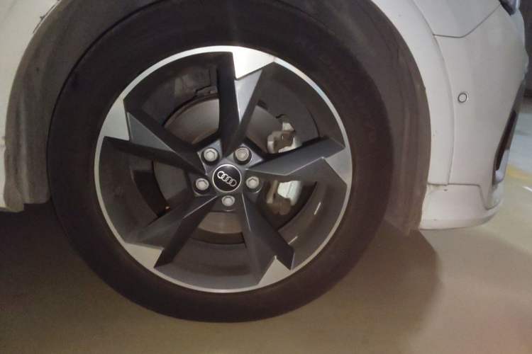 Used Audi Q3 2022 35 TFSI Fashion Dynamic Model Right Front Wheel Hub