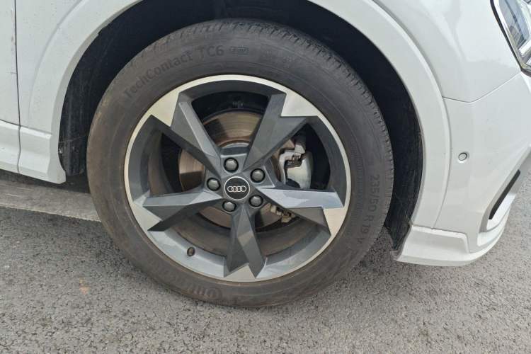 Used Audi Q3 2022 35 TFSI Fashion Dynamic Model Right Front Wheel Hub