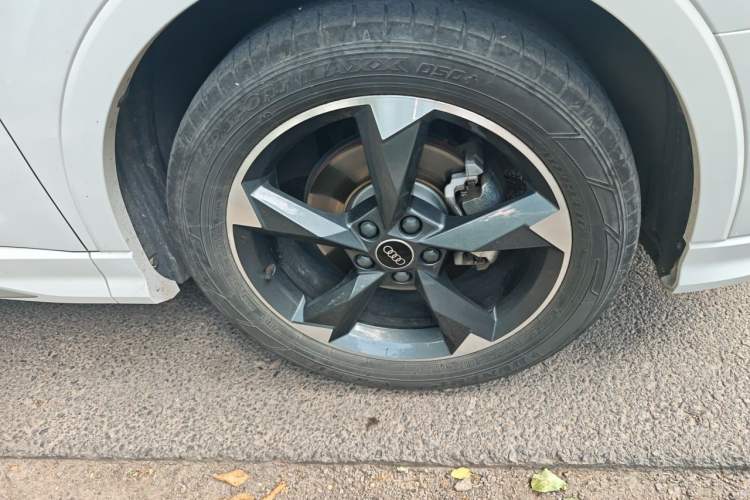 Used Audi Q3 2022 35 TFSI Fashion Dynamic Model Right Front Wheel Hub