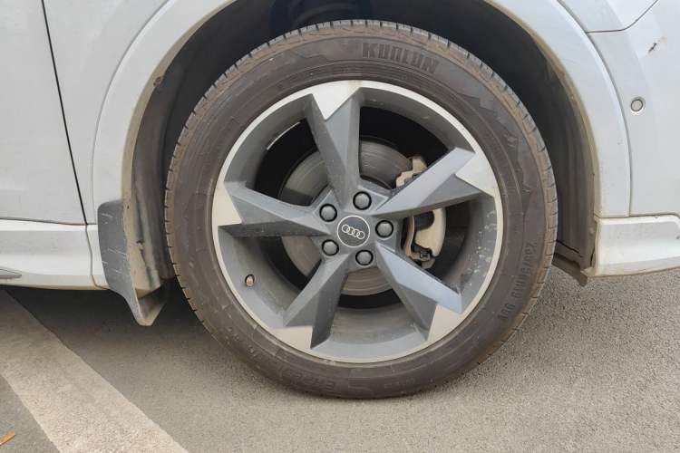 Used Audi Q3 2022 35 TFSI Fashion Dynamic Model Right Front Wheel Hub