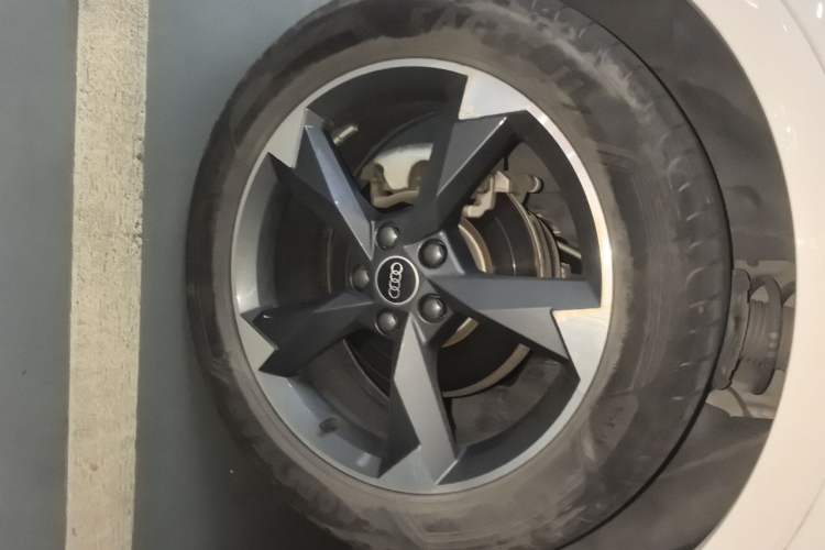 Used Audi Q3 2022 35 TFSI Fashion Dynamic Model Right Front Wheel Hub