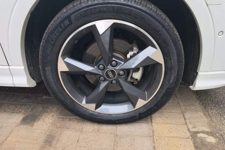 Used Audi Q3 2022 35 TFSI Fashion Dynamic Model Right Front Wheel Hub