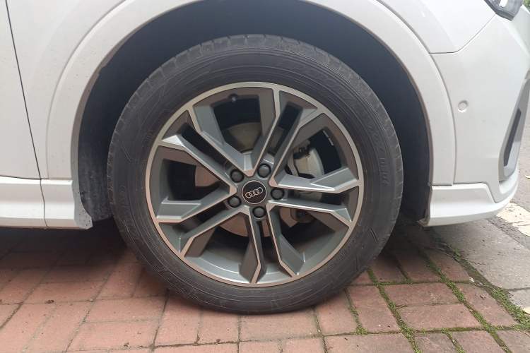 Used Audi Q3 2022 40 TFSI Fashion Dynamic Model Right Front Wheel Hub
